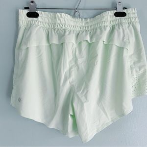 Athleta Hustle 4.5” Shorts — Calypso Mint